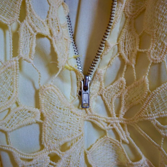Design Lab Yellow Lace Overlay Midi Dress Size S - Picture 7 of 7